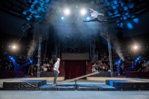 Pal's Compagnie am Schleuderbrett